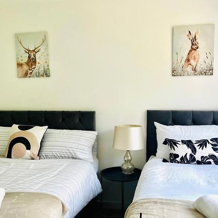 Ashford Retreat - Luxury Home With Double Parking ภายนอก รูปภาพ