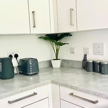 Ashford Retreat - Luxury Home With Double Parking ภายนอก รูปภาพ
