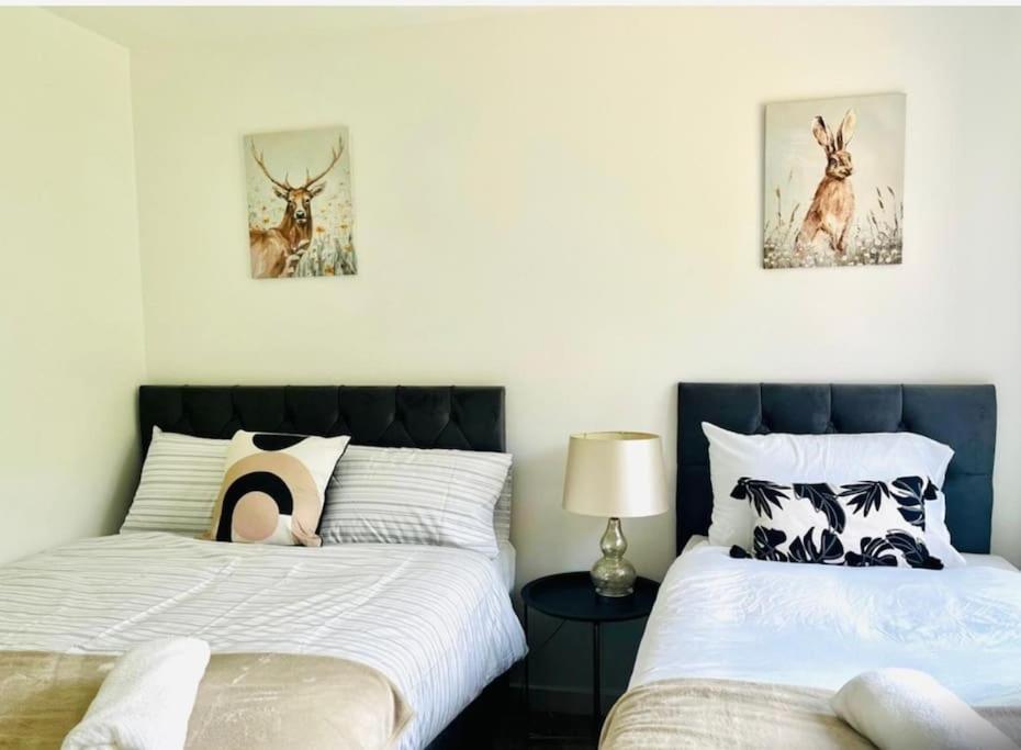 Ashford Retreat - Luxury Home With Double Parking ภายนอก รูปภาพ