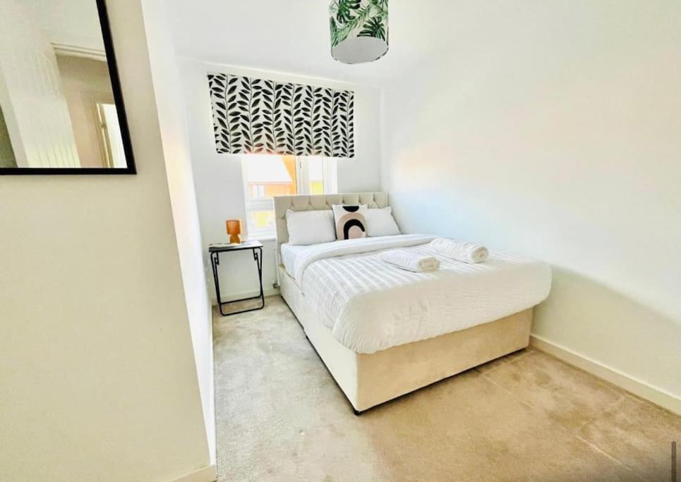 Ashford Retreat - Luxury Home With Double Parking ภายนอก รูปภาพ