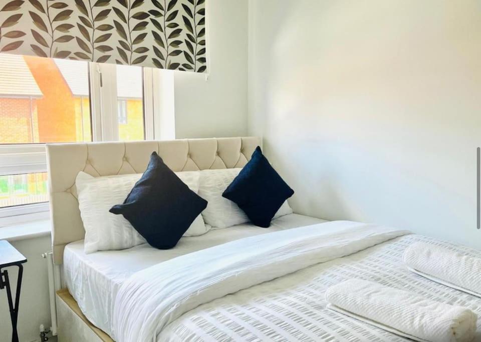 Ashford Retreat - Luxury Home With Double Parking ภายนอก รูปภาพ
